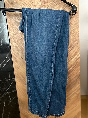 İki adet pantolon