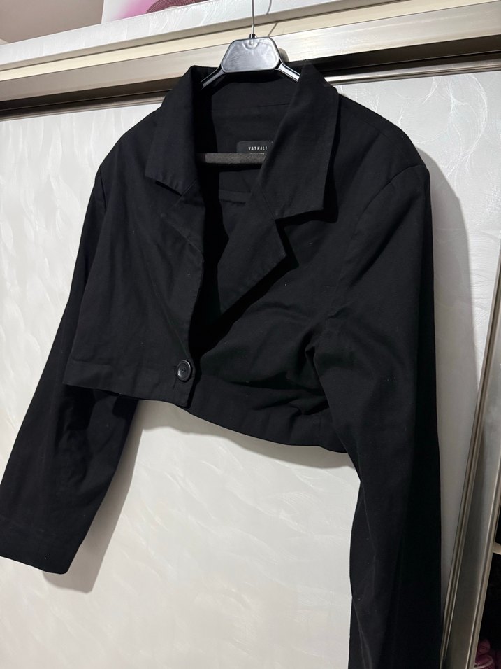 Vatkalı crop blazer - Görsel 2