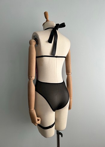 Tasarımcı Dantel ve Tül Detaylı Sırtı Açık Bodysuit