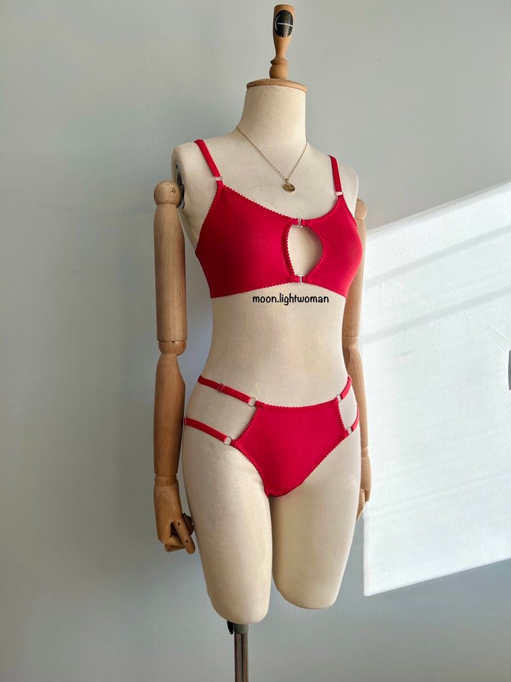 Kırmızı Tasarım Dekolteli Takım - Görsel 3