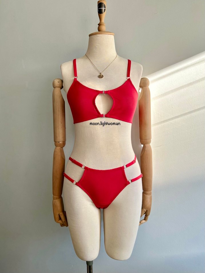 Kırmızı Tasarım Dekolteli Takım - Görsel 2