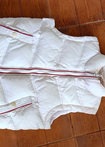 #Çocuk yelek mont #Lcv yenidir, altta çok ufak leke. - Görsel 2