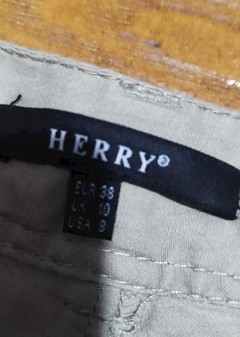 s Beden ten rengi Renk #İnce keten bermuda şort.Herry ünlü markadan..