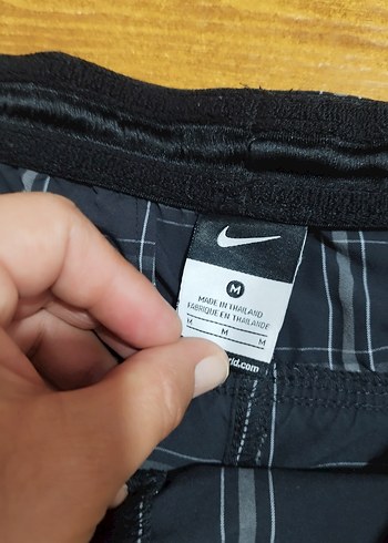 m Beden mavi Renk #Nike likralı şort.İpi içine kaçtı...Eni çekilince 51 Boyu 50