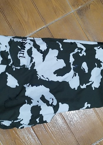 #Şık şort..Ön yapışkan arkası az sökük, dikilir..Eni çekilince - Görsel 11