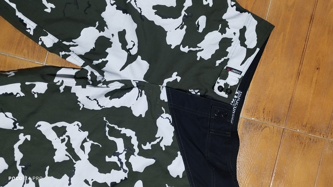 #Şık şort..Ön yapışkan arkası az sökük, dikilir..Eni çekilince - Görsel 3