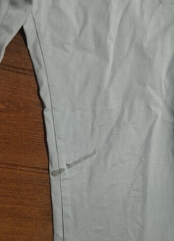 31 Beden gri Renk #Uspolo pantolon..Yeniydi lakin bacagında yapışkan leke var..Boy