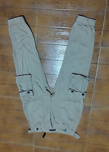 #Bershka kargo pantolon.Eni çekilince 36 Boyu 92 BÜYÜK KIŞ İNDİ