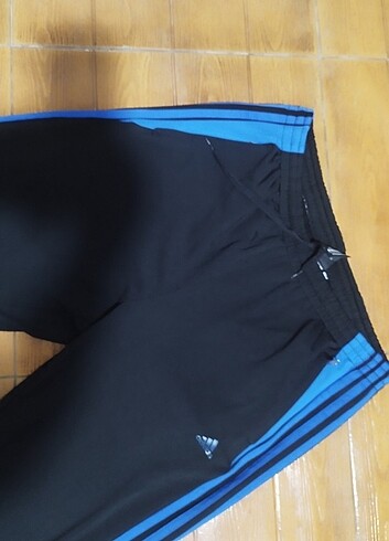 #Adidas orijinal likralı eşofman Sadece yan mavi yer ufak sökük,