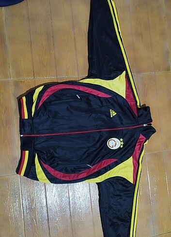 #Galatasaray içi polarlı mont 3 büyükler her tip ürünü var.. Eni
