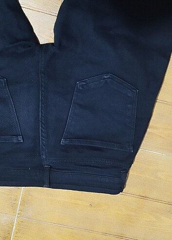 31 Beden siyah Renk #Zara skinny jeans pantolon Piyasası çok pahalıdır.. Eni çekili