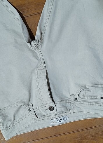Loft #Loft bej renk jeans pantolon..Hafif belirgin olmayan leke..Loft