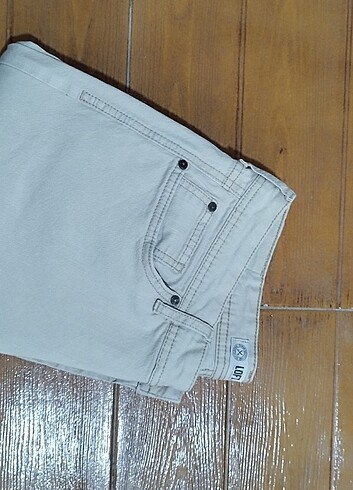 #Loft bej renk jeans pantolon..Hafif belirgin olmayan leke..Loft