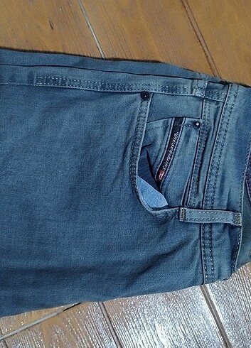 #Diesel kot..Leke ve bacakta kusur. Eni çekilince 43 Boy 102 Paç