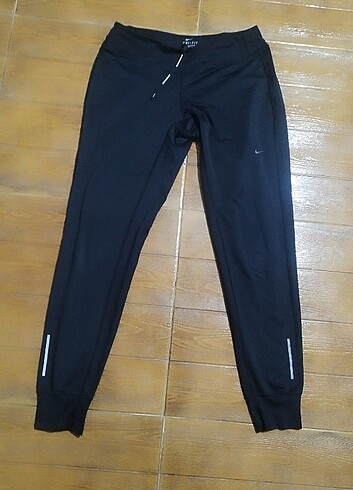 s Beden #Nike tayt..Puma ve Adidas ta var..Eni çekilince 44 Boyu 94?????