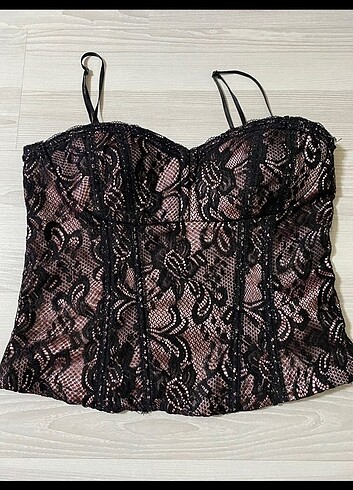 Gotik büstiyer