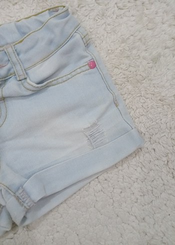 Kızlar için Beyaz Düğmeli Denim Şort - Görsel 4