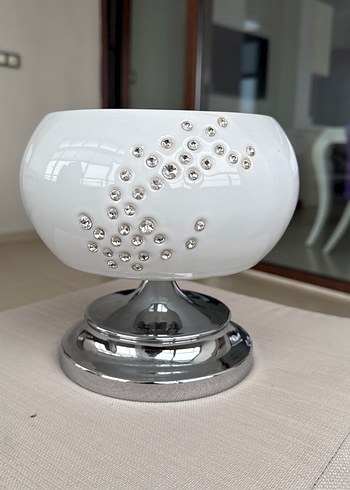 Beyaz Yuvarlak Metal Detaylı Vazo - Görsel 3