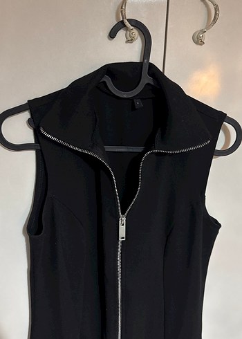 Siyah Yüksek Yakalı Fermuarlı Önü Kısa Uzun Elbise - Görsel 3