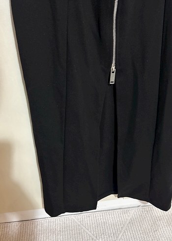 Siyah Yüksek Yakalı Fermuarlı Önü Kısa Uzun Elbise - Görsel 4