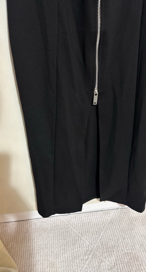 Siyah Yüksek Yakalı Fermuarlı Önü Kısa Uzun Elbise - Görsel 4