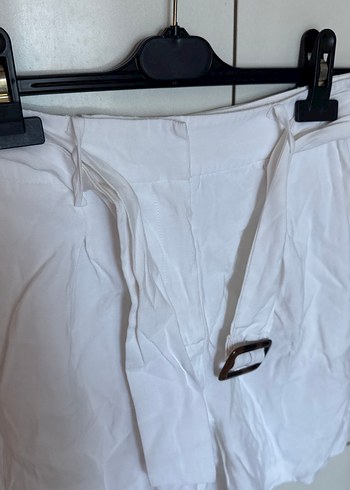 Kadın Beyaz Kemerli Keten Yüksek Bel Şort - Görsel 2