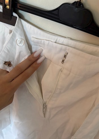 Kadın Beyaz Kemerli Keten Yüksek Bel Şort - Görsel 3