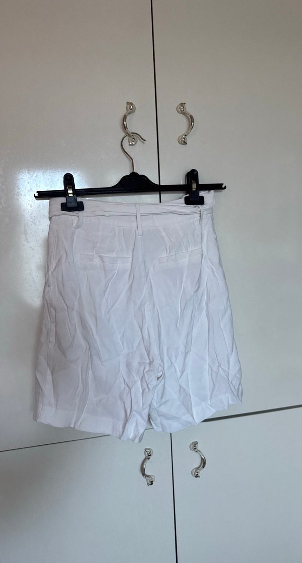 Kadın Beyaz Kemerli Keten Yüksek Bel Şort - Görsel 5