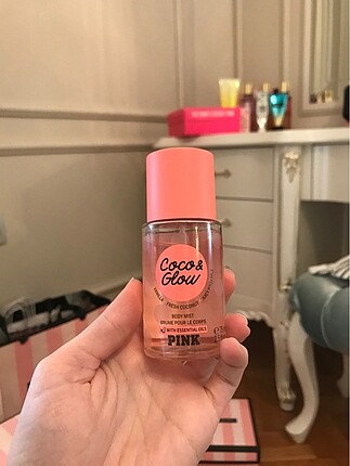 Victoria?s secret Vücut spreyi coco glow ve bare vanilla