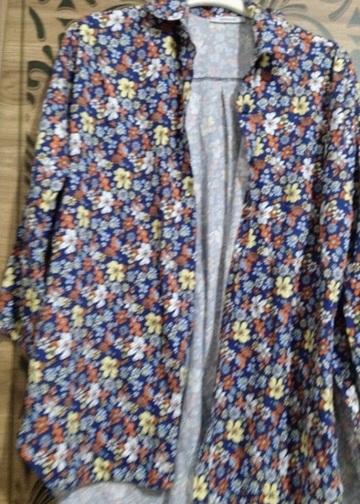 Temiz çok az giyilmiş gömlek - Görsel 3