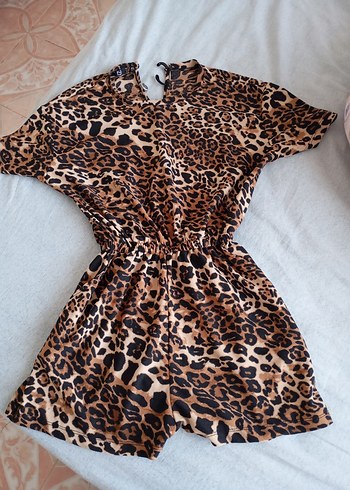 Leopar Desenli Kısa Kollu Mini Tulum