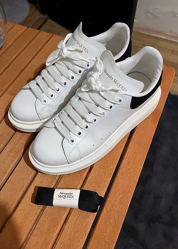 Alexander McQueen 40