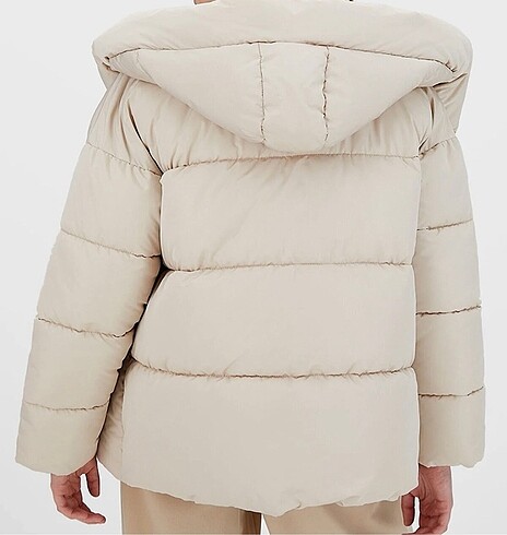 s Beden Stradivarius bej mont