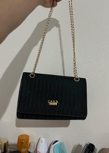 Zara Zincir Detaylı Siyah Deri Çanta
