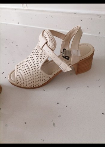 Zara Bej Kadın Dolgu Topuklu Sandalet
