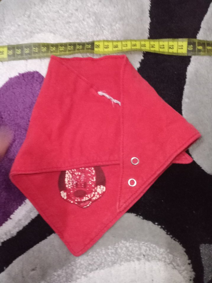 Kırmızı Baskılı Bebek Önlüğü - Görsel 3