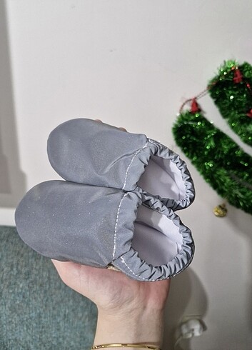 Işıkta parlayan kaydırmaz patik  - Görsel 3