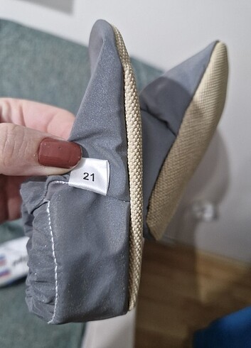 Işıkta parlayan kaydırmaz patik  - Görsel 4