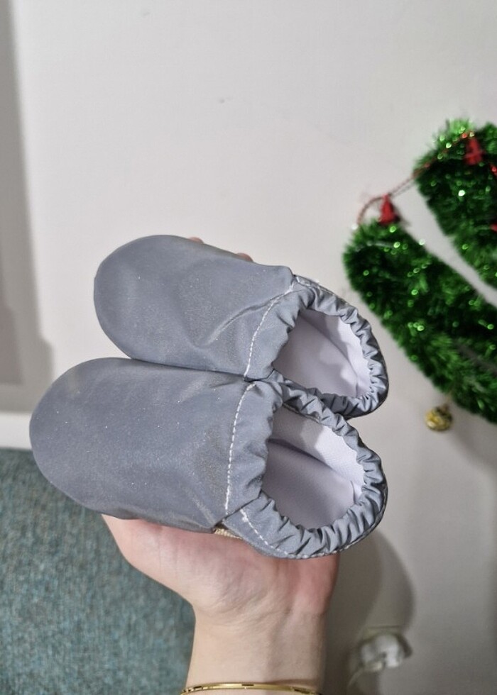 Işıkta parlayan kaydırmaz patik  - Görsel 3