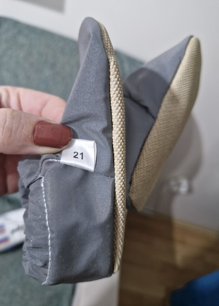 Işıkta parlayan kaydırmaz patik  - Görsel 4