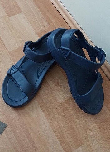 Erkek sandalet sıfır kutusunda