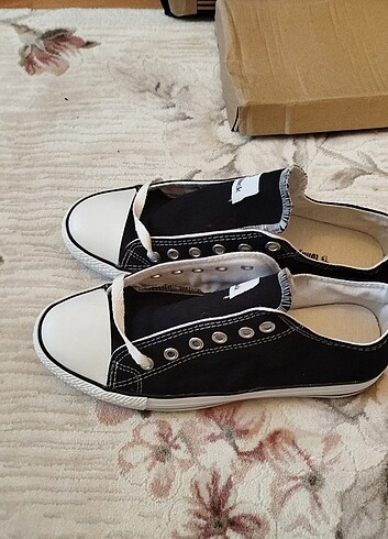 Sıfır kutusunda Converse tarz