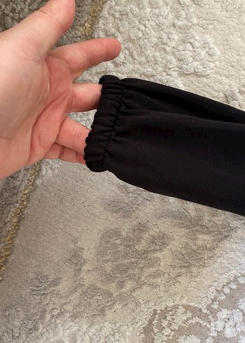 Kadın Siyah Uzun Fermuarlı Ceket 48 beden yazıyor. Ama M l uyuml - Görsel 2