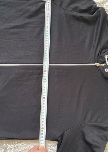 Kadın Siyah Uzun Fermuarlı Ceket 48 beden yazıyor. Ama M l uyuml - Görsel 4
