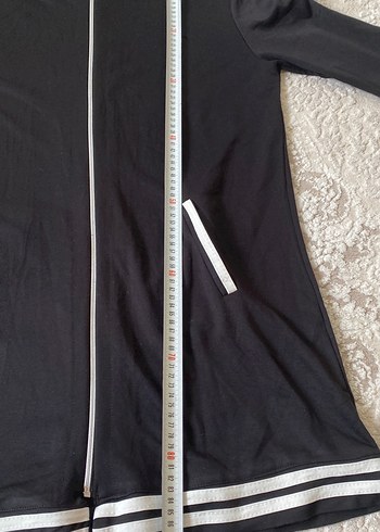 Kadın Siyah Uzun Fermuarlı Ceket 48 beden yazıyor. Ama M l uyuml - Görsel 8
