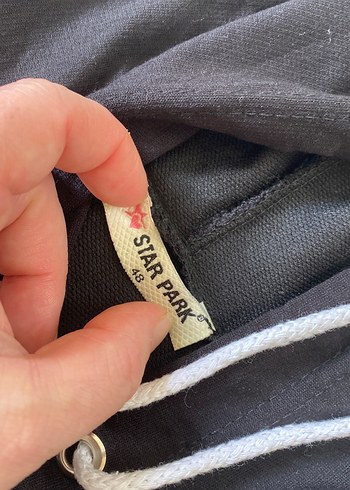 Kadın Siyah Uzun Fermuarlı Ceket 48 beden yazıyor. Ama M l uyuml - Görsel 3