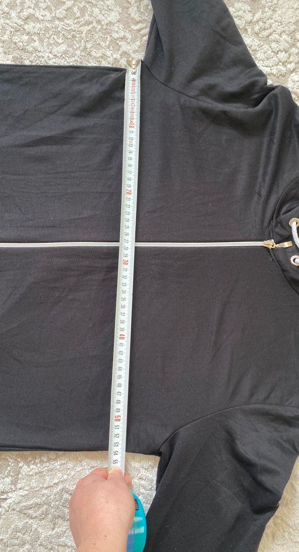 Kadın Siyah Uzun Fermuarlı Ceket 48 beden yazıyor. Ama M l uyuml - Görsel 4