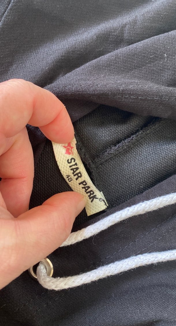 Kadın Siyah Uzun Fermuarlı Ceket 48 beden yazıyor. Ama M l uyuml - Görsel 3