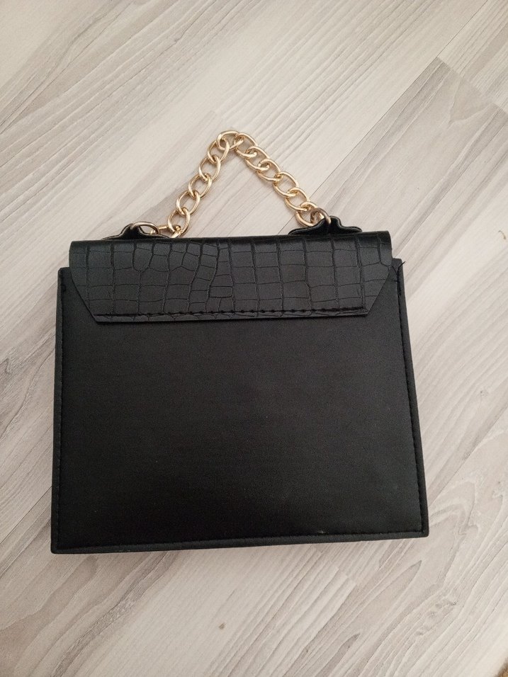 Zincir Detaylı Siyah Deri Yılan Desenli Çanta - Görsel 2