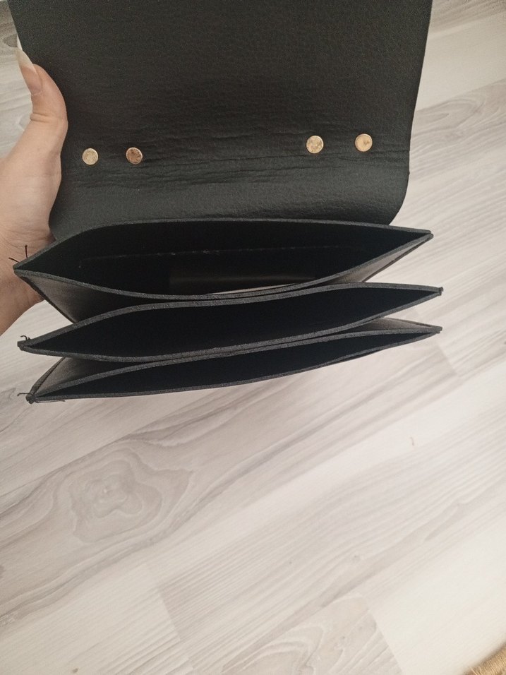 Zincir Detaylı Siyah Deri Yılan Desenli Çanta - Görsel 3